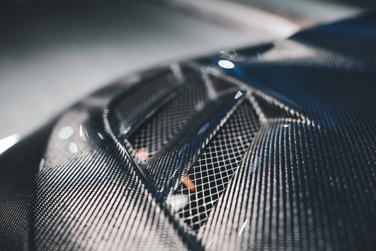 shot-carbon-hood.png
